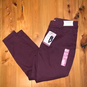 Women’s Levi pulling skinny jeans. NWT